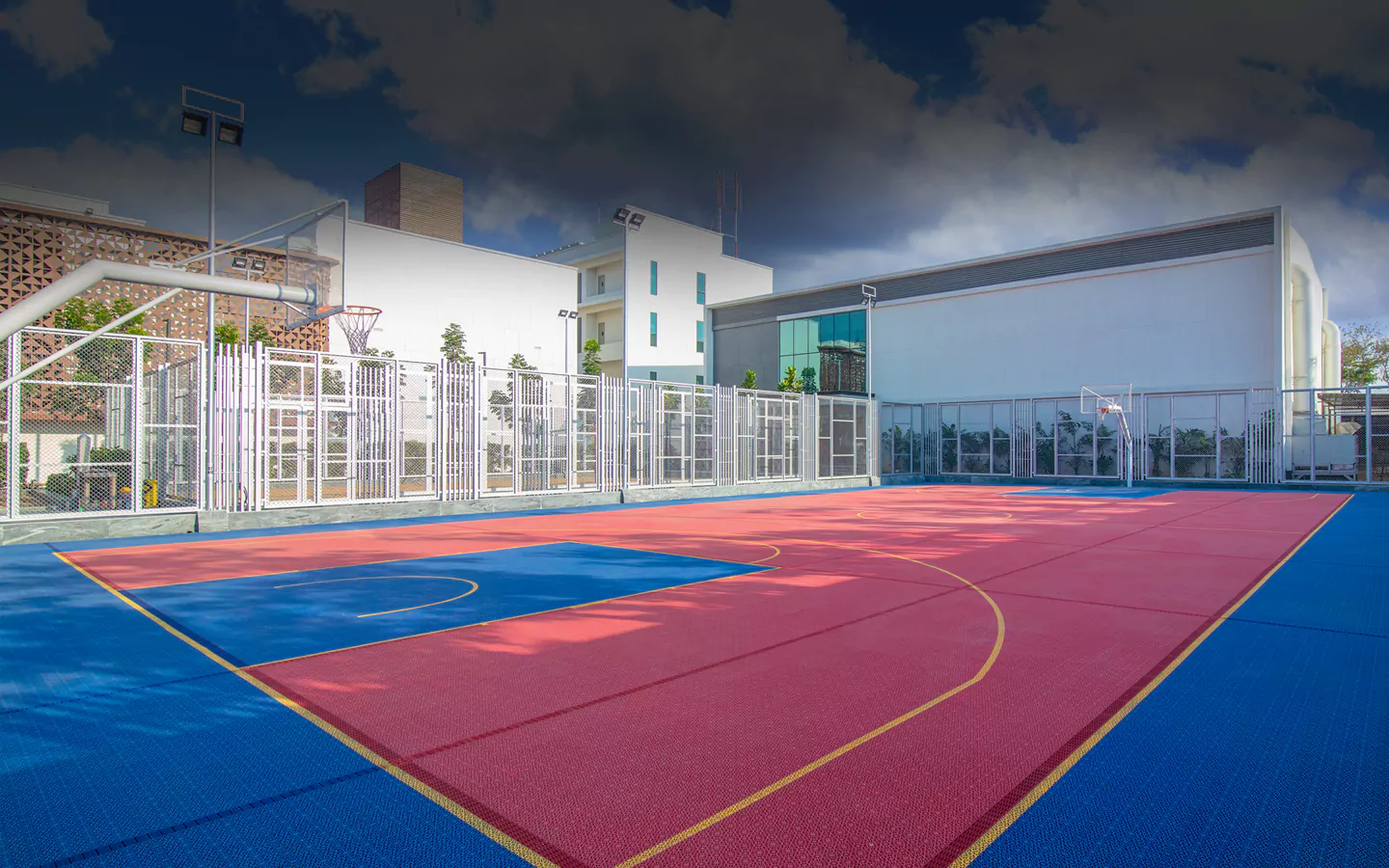 outdoor basketball court clubs
